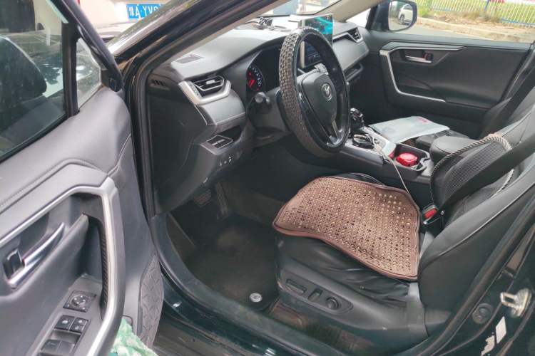 Used Toyota Wildlander 2020 2.0L CVT Two-Wheel Drive Luxury Edition Driver Seat