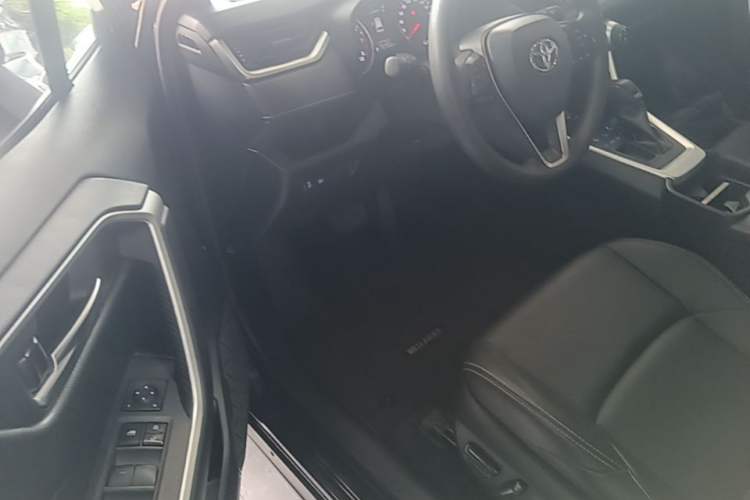 Used Toyota Wildlander 2020 2.0L CVT Two-Wheel Drive Luxury Edition Driver Seat