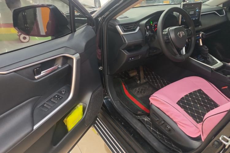 Used Toyota Wildlander 2020 2.0L CVT 4x4 Luxury Edition Driver Seat