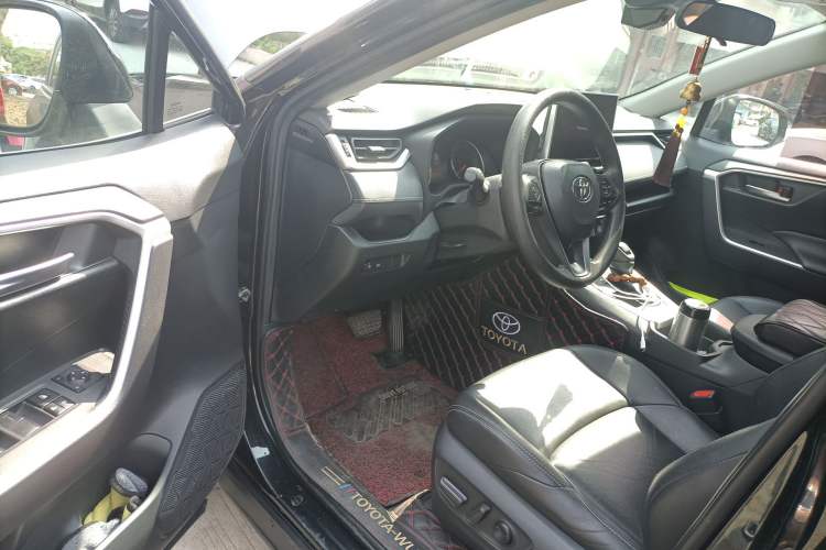 Used Toyota Wildlander 2020 2.0L CVT Two-Wheel Drive Luxury Edition Driver Seat
