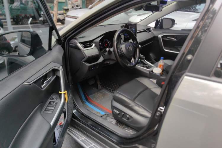 Used Toyota Wildlander 2020 2.0L CVT 4x4 Luxury Edition Driver Seat