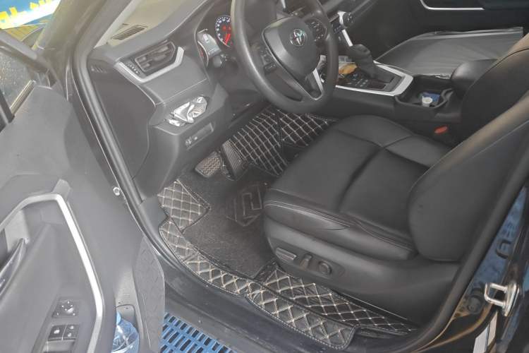 Used Toyota Wildlander 2020 2.0L CVT 4x4 Luxury Edition Driver Seat
