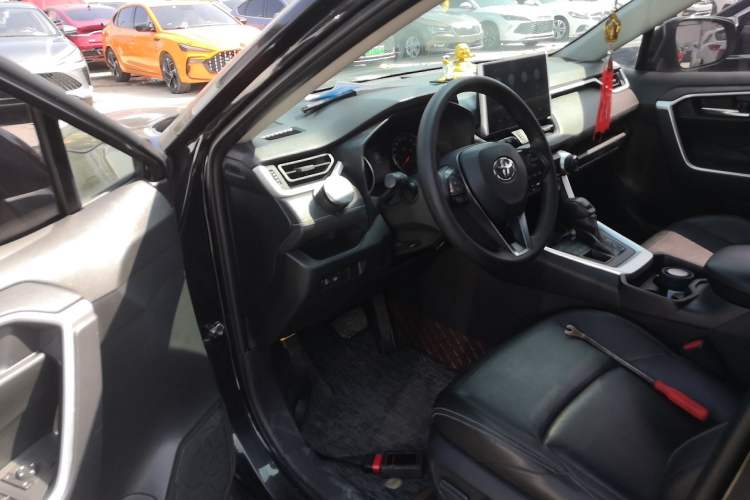 Used Toyota Wildlander 2020 2.0L CVT 4x4 Luxury Edition Driver Seat