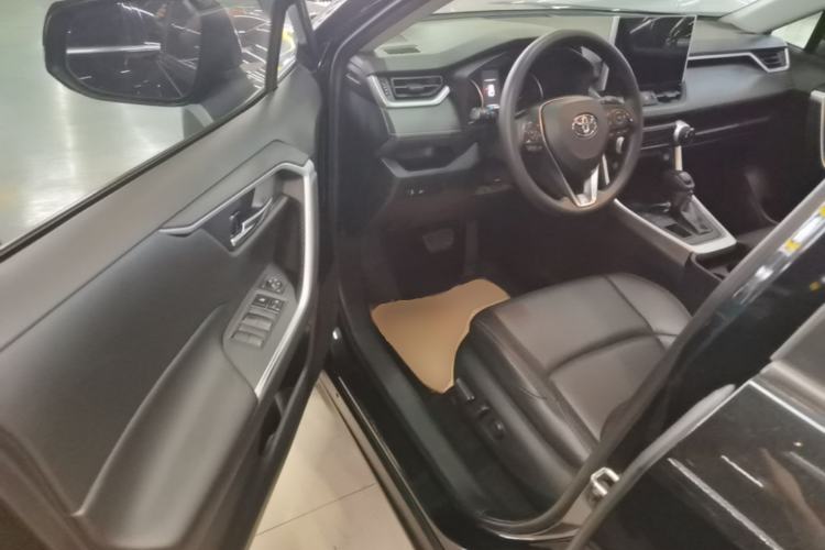 Used Toyota Wildlander 2020 2.0L CVT 4x4 Luxury Edition Driver Seat