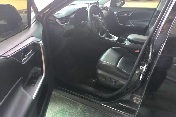 Used Toyota Wildlander 2020 2.0L CVT Two-Wheel Drive Luxury Edition Driver Seat