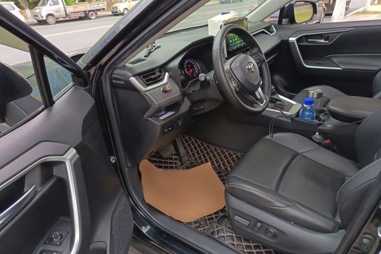 Used Toyota Wildlander 2020 2.0L CVT 4x4 Luxury Edition Driver Seat