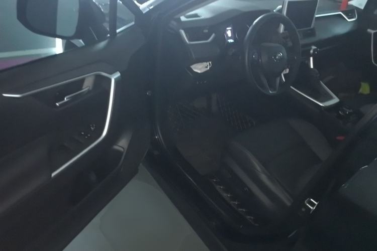 Used Toyota Wildlander 2020 2.0L CVT 4x4 Luxury Edition Driver Seat