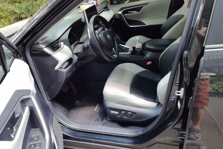 Used Toyota Wildlander 2020 2.0L CVT Two-Wheel Drive Luxury Edition Driver Seat