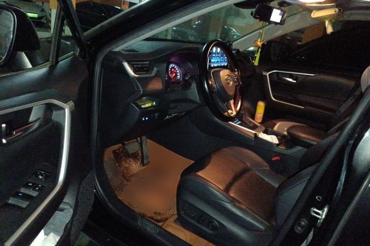 Used Toyota Wildlander 2020 2.0L CVT 4x4 Luxury Edition Driver Seat