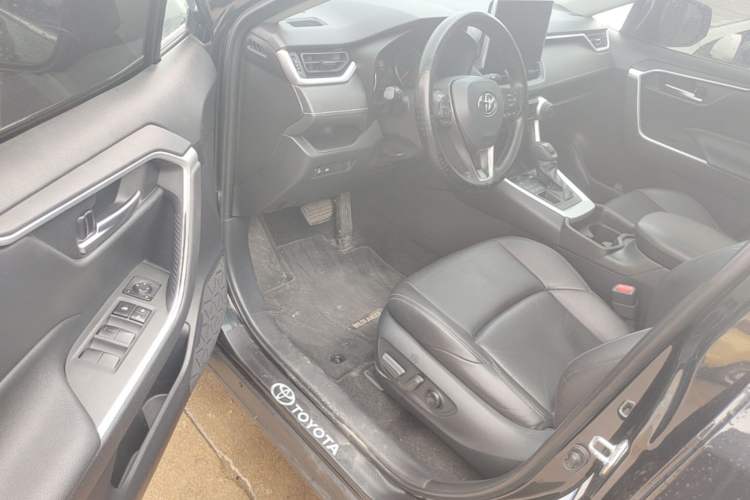 Used Toyota Wildlander 2020 2.0L CVT 4x4 Luxury Edition Driver Seat