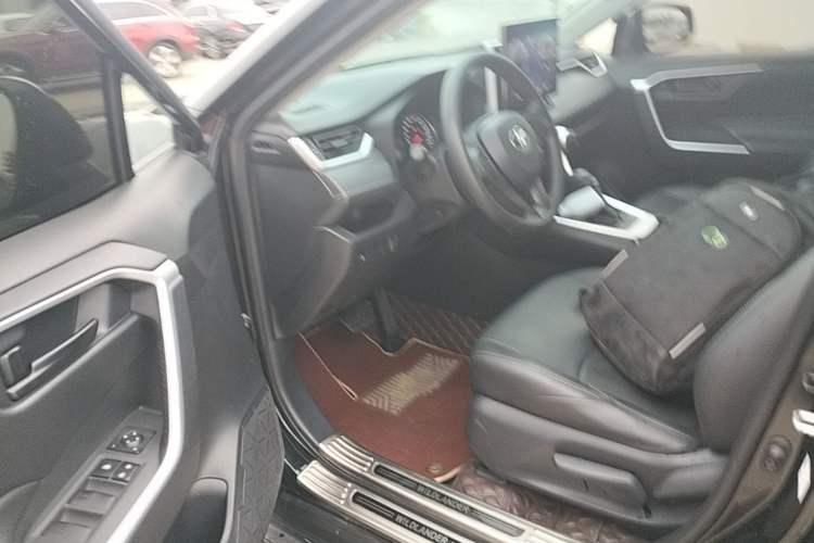 Used Toyota Wildlander 2020 2.0L CVT Two-Wheel Drive Leading Edition Driver Seat