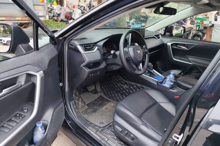 Used Toyota Wildlander 2020 2.0L CVT 4x4 Luxury Edition Driver Seat
