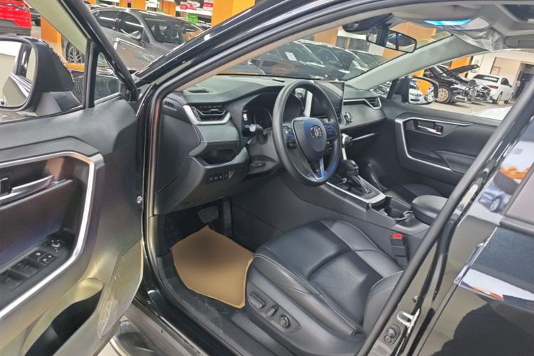 Used Toyota Wildlander 2020 2.0L CVT Two-Wheel Drive Luxury Edition Driver Seat