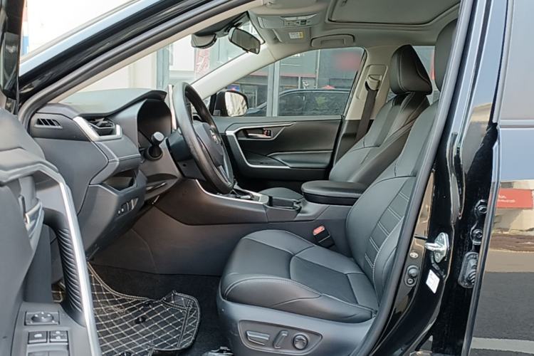 Used Toyota Wildlander 2020 2.0L CVT Two-Wheel Drive Luxury Edition Driver Seat