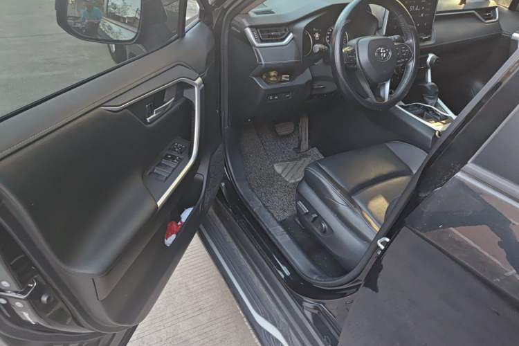 Used Toyota Wildlander 2020 Dual-Engine 2.5L E-CVT Two-Wheel Drive Luxury Edition Driver Seat