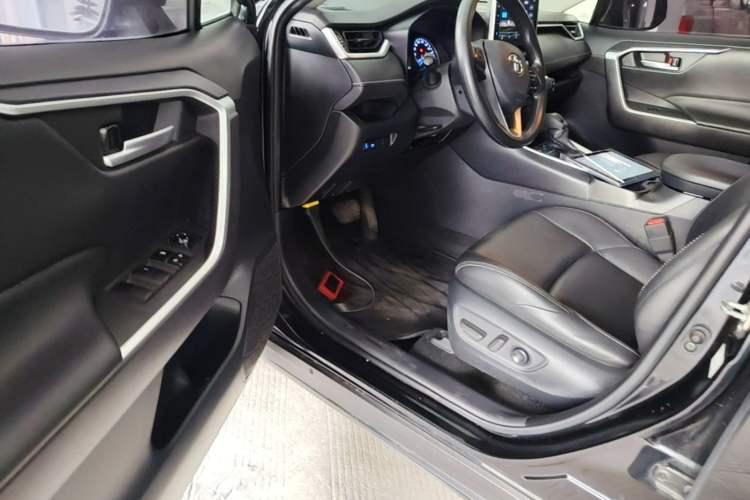 Used Toyota Wildlander 2020 Dual-Engine 2.5L E-CVT Two-Wheel Drive Luxury Edition Driver Seat