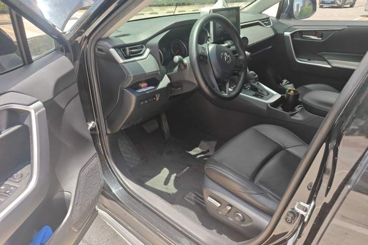 Used Toyota Wildlander 2020 2.0L CVT 4x4 Luxury Edition Driver Seat