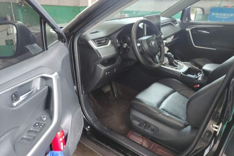 Used Toyota Wildlander 2020 2.0L CVT 4x4 Luxury Edition Driver Seat