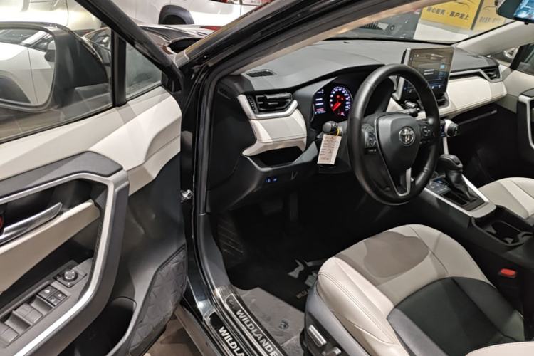 Used Toyota Wildlander 2020 2.0L CVT Two-Wheel Drive Luxury Edition Driver Seat