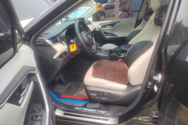 Used Toyota Wildlander 2020 2.0L CVT Two-Wheel Drive Luxury Edition Driver Seat