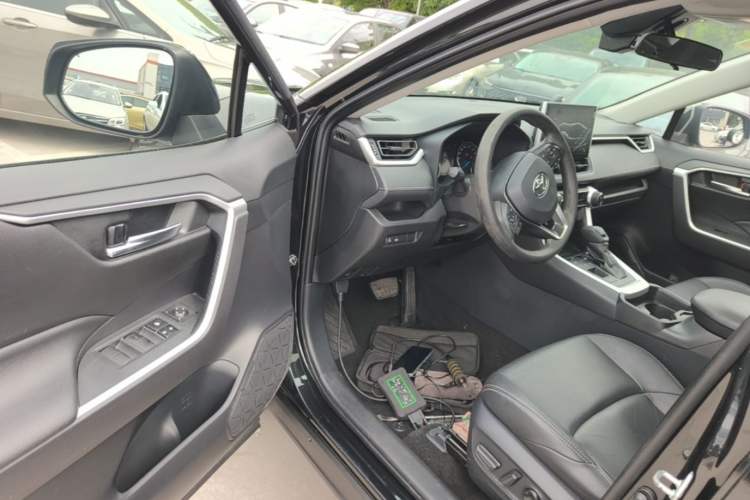 Used Toyota Wildlander 2020 Dual-Engine 2.5L E-CVT Two-Wheel Drive Luxury Edition Driver Seat