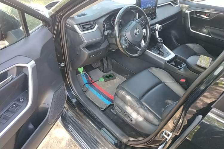 Used Toyota Wildlander 2020 2.0L CVT 4x4 Luxury Edition Driver Seat