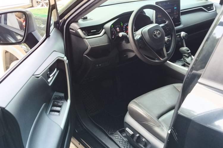 Used Toyota Wildlander 2020 2.0L CVT Two-Wheel Drive Luxury Edition Driver Seat