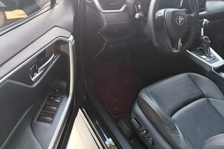 Used Toyota Wildlander 2020 2.0L CVT Two-Wheel Drive Luxury Edition Driver Seat