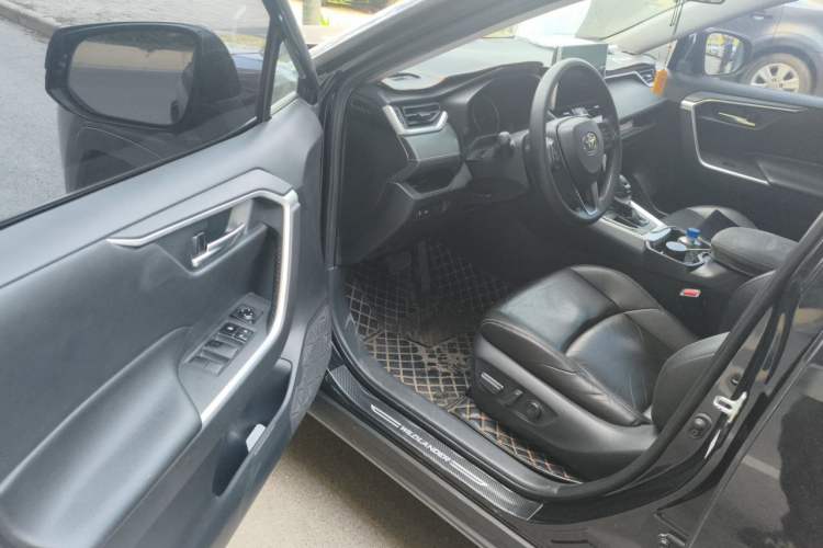 Used Toyota Wildlander 2020 2.0L CVT Two-Wheel Drive Luxury Edition Driver Seat