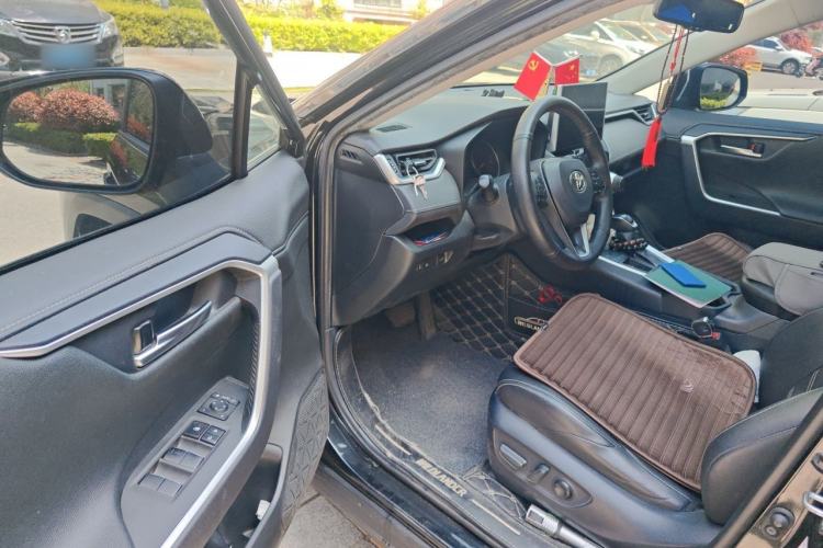 Used Toyota Wildlander 2020 2.0L CVT Two-Wheel Drive Prestige Edition Driver Seat