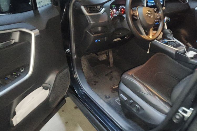 Used Toyota Wildlander 2020 2.0L CVT Two-Wheel Drive Luxury Edition Driver Seat