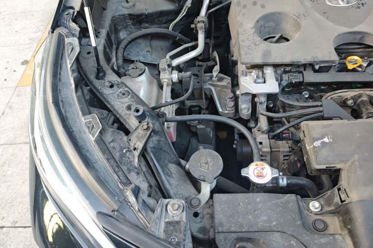 Used Toyota Wildlander 2020 2.0L CVT 4x4 Luxury Edition Engine Bay Right