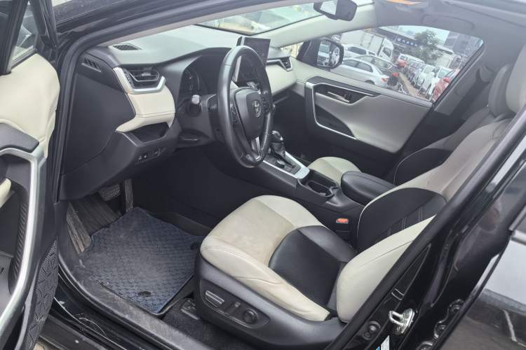 Used Toyota Wildlander 2020 2.0L CVT Four-Wheel Drive Premium Edition Exterior 4
