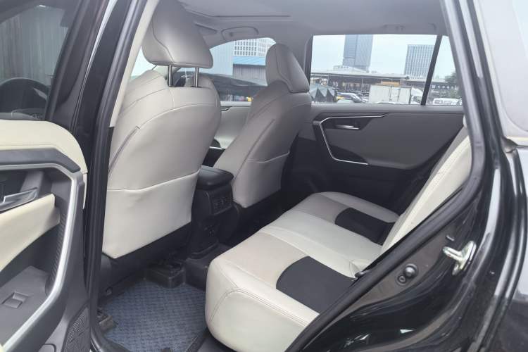 Used Toyota Wildlander 2020 2.0L CVT Four-Wheel Drive Premium Edition Exterior 5