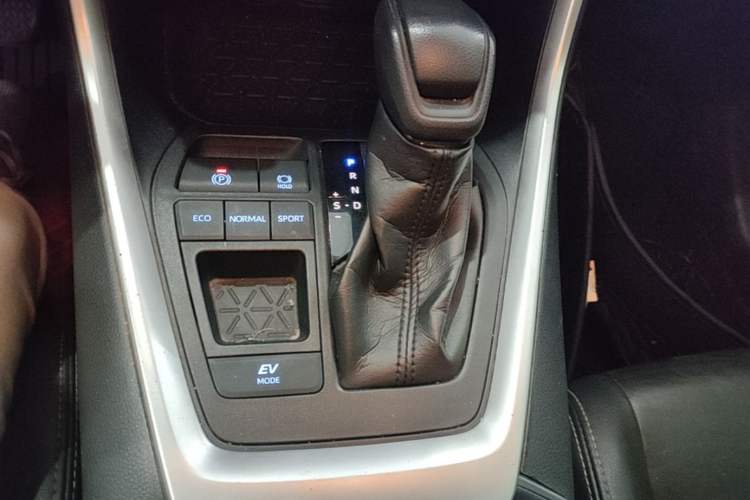 Used Toyota Wildlander 2020 Dual-Engine 2.5L E-CVT Two-Wheel Drive Luxury Edition Gear Lever