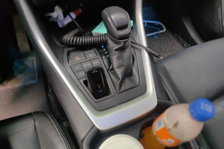 Used Toyota Wildlander 2020 2.0L CVT 4x4 Luxury Edition Gear Lever