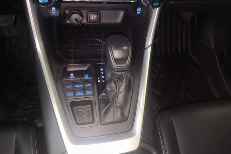 Used Toyota Wildlander 2020 2.0L CVT 4x4 Luxury Edition Gear Lever