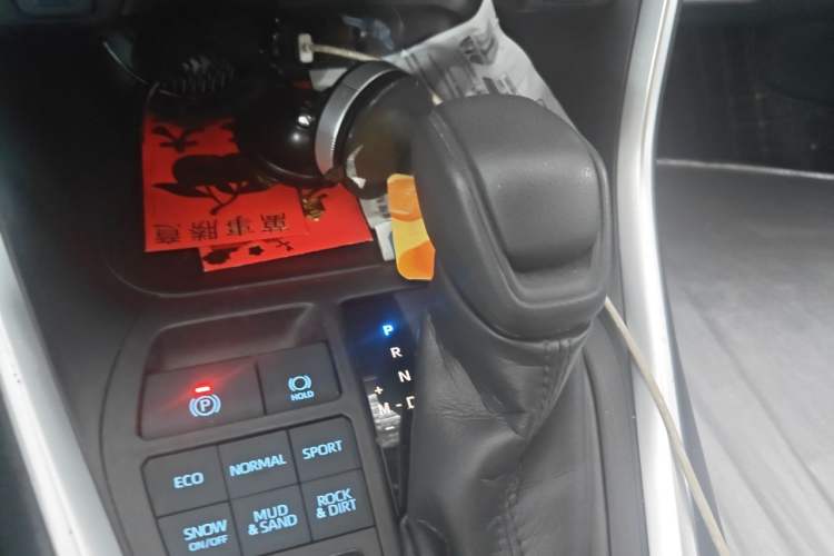 Used Toyota Wildlander 2020 2.0L CVT 4x4 Luxury Edition Gear Lever