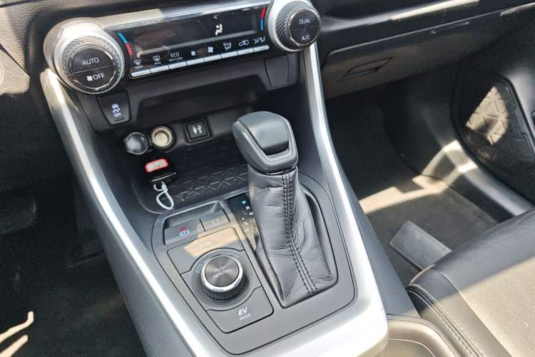 Used Toyota Wildlander 2020 Dual-Motor 2.5L E-CVT Four-Wheel Drive Luxury Edition Gear Lever