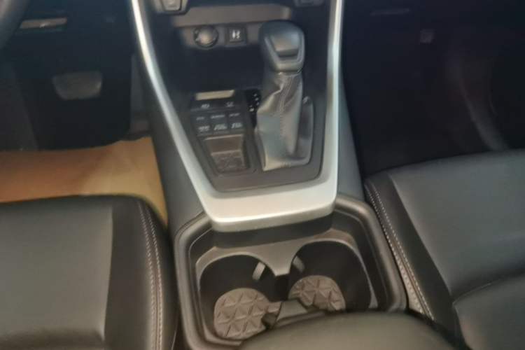 Used Toyota Wildlander 2020 2.0L CVT 4x4 Luxury Edition Gear Lever