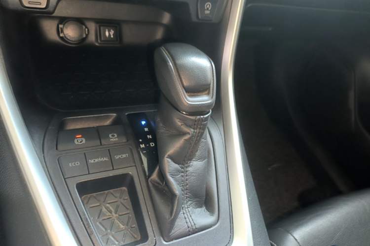Used Toyota Wildlander 2020 2.0L CVT Two-Wheel Drive Luxury Edition Gear Lever