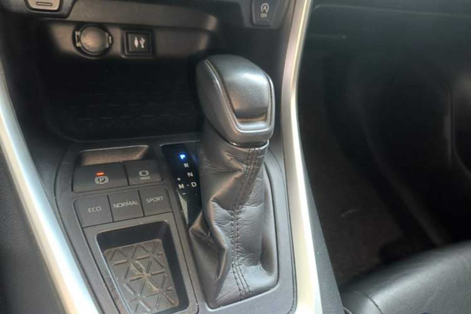 Used Toyota Wildlander 2020 2.0L CVT Two-Wheel Drive Luxury Edition Gear Lever