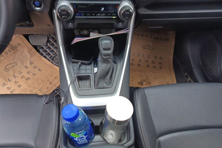 Used Toyota Wildlander 2020 2.0L CVT 4x4 Luxury Edition Gear Lever