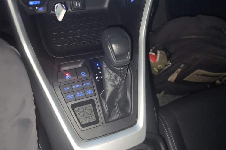 Used Toyota Wildlander 2020 2.0L CVT 4x4 Luxury Edition Gear Lever