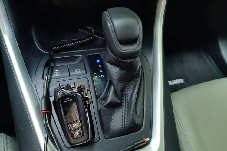 Used Toyota Wildlander 2020 2.0L CVT Two-Wheel Drive Luxury Edition Gear Lever