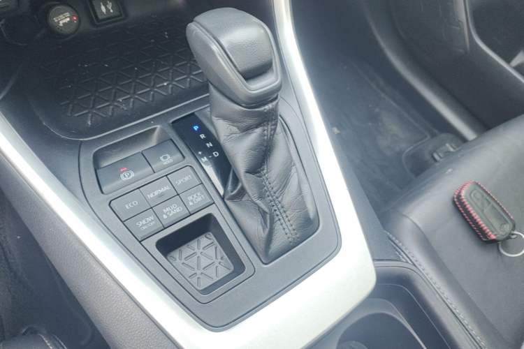 Used Toyota Wildlander 2020 2.0L CVT 4x4 Luxury Edition Gear Lever
