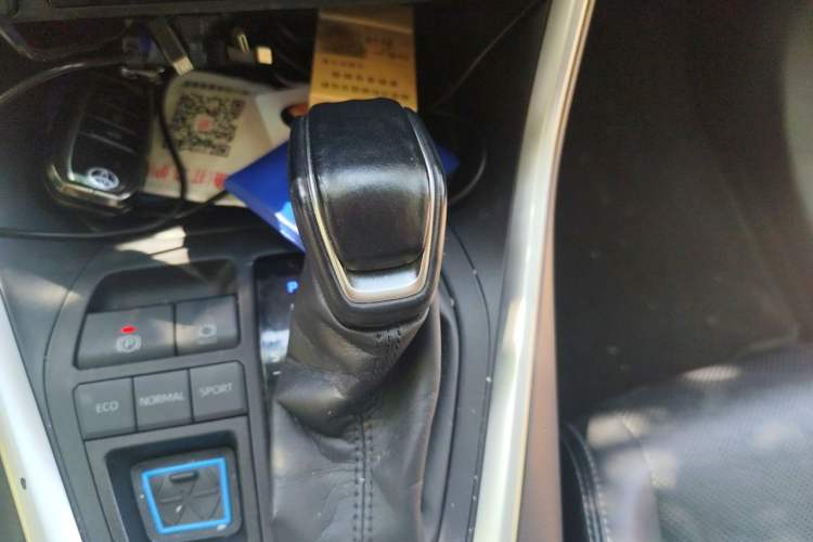Used Toyota Wildlander 2020 Dual-Engine 2.5L E-CVT Two-Wheel Drive Prestige Edition Gear Lever