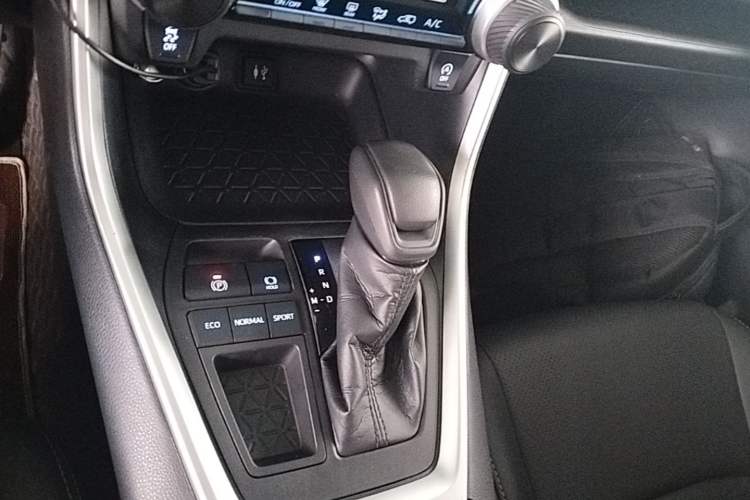 Used Toyota Wildlander 2020 2.0L CVT Two-Wheel Drive Leading Edition Gear Lever