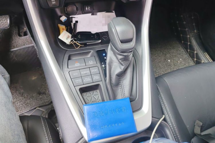 Used Toyota Wildlander 2020 2.0L CVT 4x4 Luxury Edition Gear Lever