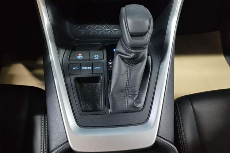 Used Toyota Wildlander 2020 2.0L CVT Two-Wheel Drive Luxury Edition Gear Lever
